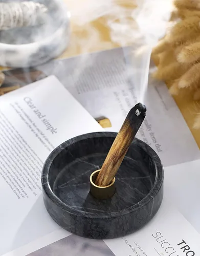 Vista 4 de Soporte Palo Santo, quemador de incienso de mármol natural para palitos de Palo Santo, hecho a mano, madera de palo de incienso (negro natural)