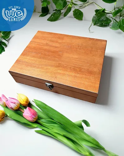 Vista 31 de Old World caja de tesoro de madera con pestillo de metal.