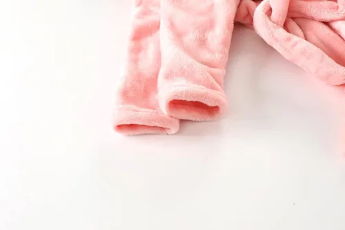 Vista 4 de Toalla de baño de forro polar para niños, pijamas suaves para niños, bata cálida, ropa de dormir de franela con capucha para niñas, pijamas
