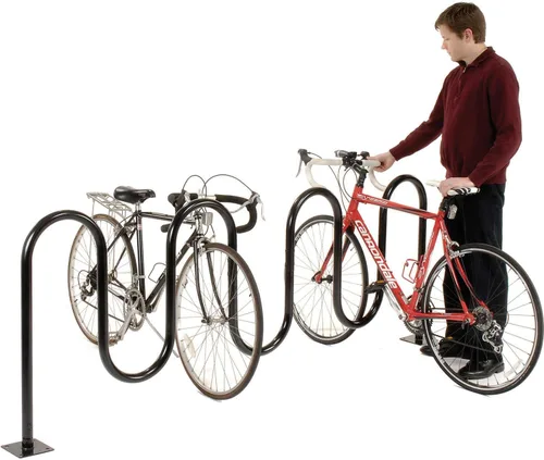 Vista 2 de Global Industrial Portabicicletas Wave de 94 pulgadas de L, montaje en fange, capacidad para 9 bicicletas, acero con recubrimiento en polvo, negro
