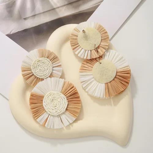Vista 4 de Pendientes redondos llamativos de rafia con palmera bohemia para mujer