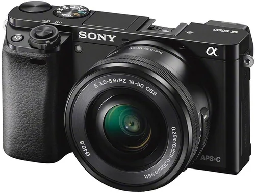 Vista 2 de Sony Alpha a6000 - Cámara sin espejo con lente de 0.630-1.969 in, color negro con bolsa suave, batería adicional, tarjeta de memoria de 64 GB