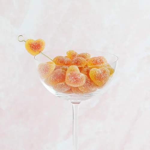 Vista 5 de Sugarfina Peach Bellini - Cubo de caramelo pequeño, gomitas, 3.6 onzas, 1 unidad
