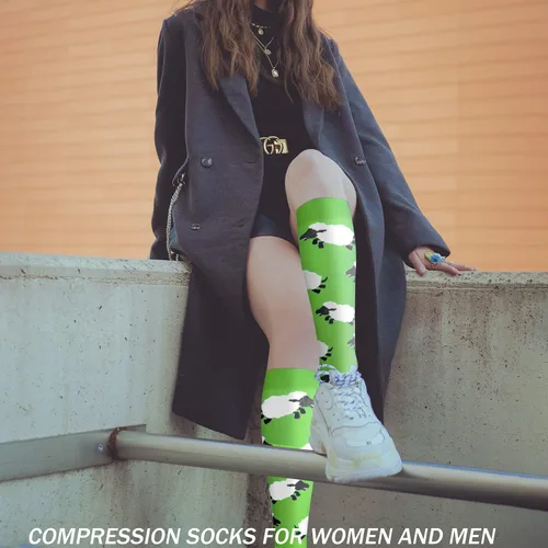 Vista 3 de 57 pares de calcetines de compresión de cobre para mujeres y hombres, circulación de 20-30 mmHg, el mejor apoyo para correr, atletismo, enfermería