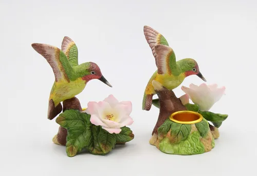 Vista 5 de Cosmos Gifts Figura de colibrí de porcelana fina con flor de cerezo y manzana, diseño cónico, 3-5/8 pulgadas de alto