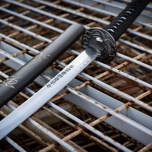Vista 4 de MASTER USA - Espada Katana tallada a mano con código Samurai Bushido en vaina, acero 1045, 41.5 pulgadas en total, incluye soporte de exhibición