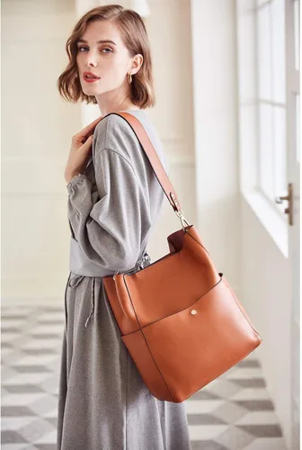 Vista 2 de BOSTANTEN - Bolsos de piel para mujer, con cierre RFID, pequeño bolsillo con cremallera y tarjetero, color marrón