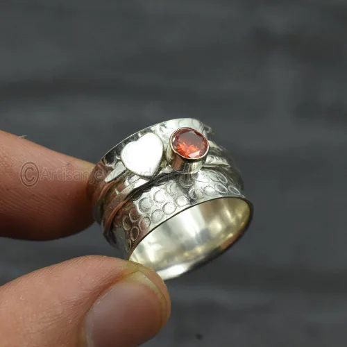 Vista 2 de Natural Garnet Spinner Ring, Handmade Garnet Ring, Bohemian Ring Women, Meditation Silver Ring, 925 Silver Ring, Fidget Garnet Ring, Heart Spinner