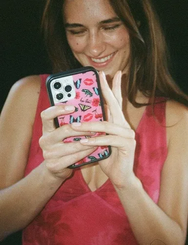 Vista 6 de Wildflower Fundas - Realización Par x Devon Lee Carlson, Compatible con Apple iPhone 13 Pro Max Rojo, Ranas, Colaboración - Protector de Par