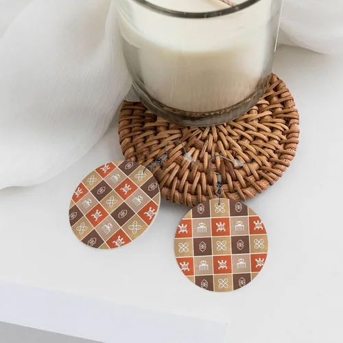 Vista 7 de Aretes redondos de cuero, patrón étnico africano con símbolos Adinkra de piel sintética, aretes colgantes para mujeres y niñas, Cuero sintético, No