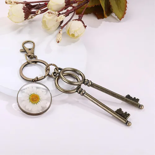 Vista 25 de Pressed Flower Keychain Charms Forget-Me-Not Keychain Personalized Handmade Keychain Gifts for Her