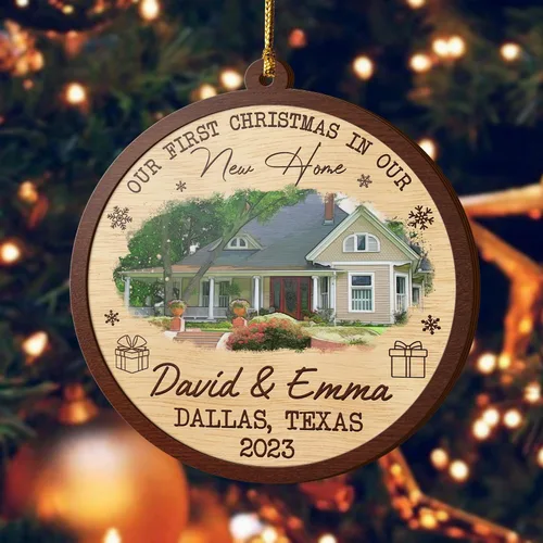 Vista 5 de V VIBEPY Adornos personalizados para casa nueva, adornos de Navidad para el hogar, adornos de madera de Navidad, 3.5 pulgadas, adornos de 3 capas
