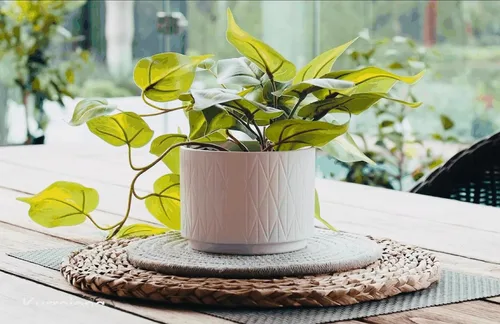 Vista 3 de Kurrajong Farmhouse Planta de potos falsa verde claro Planta falsa para decoración de estantes Planta de hiedra colgante artificial con maceta