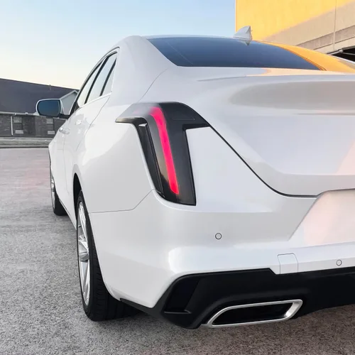 Vista 5 de Tinte de humo de vinilo precortado para Cadillac CT4 2020-2023 (20% humo oscuro, 1. luz trasera)