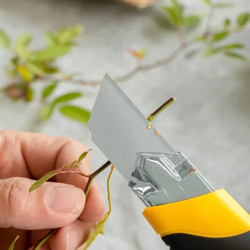 Vista 7 de Cuchillo utilitario resistente de 0.984 in, cortador de caja con 20 cuchillas retráctiles SK-5, cortadores a presión con agarre de goma para cartón