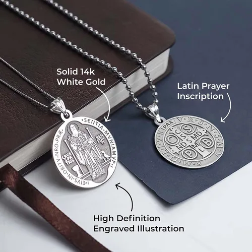 Vista 3 de PicturesOnGold.com Medalla religiosa de San Benito - en plata de ley, oro de 10 quilates o 14 quilates