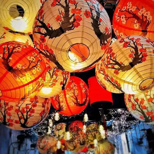 Vista 9 de Hoypeyfiy Paquete de 10 linternas de papel de flor de cerezo, 12 pulgadas, linternas japonesas Sakura rojas y blancas, linternas de papel redondas