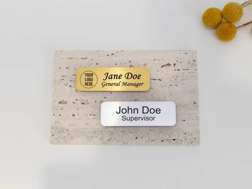 Vista 9 de Placas de identificación con nombre grabadas personalizadas, insignias de identificación personalizadas con texto y logotipos, nombre de metal