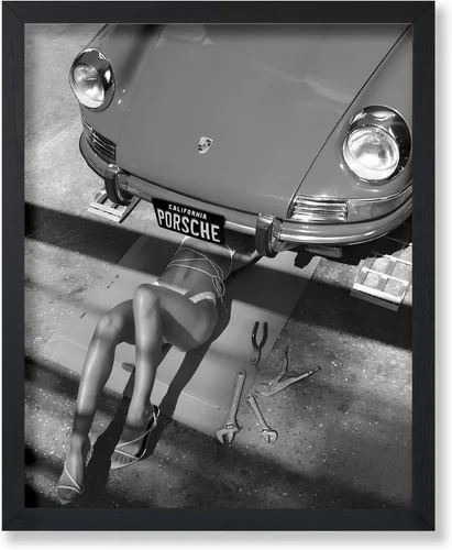Vista 13 de Monem Art - Póster de moda – Mujer en impresión de coche clásico – Arte en blanco y negro – Arte fotográfico – Arte para entusiastas del automóvil