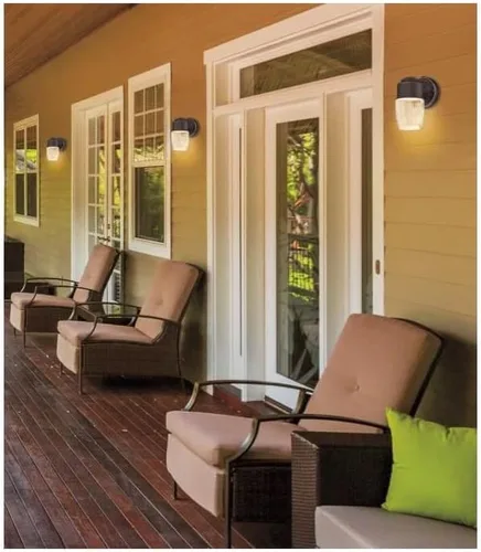 Vista 2 de Westinghouse Lighting 6106900 - Lámpara LED de pared para exteriores con sensor de atardecer a amanecer, acabado de bronce aceitado con vidrio