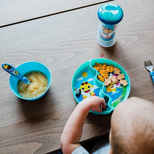 Vista 3 de The First Years Pinkfong Baby Shark - Vaso aislado para niños pequeños, a prueba de derrames, hecho sin BPA, 9 onzas, 2