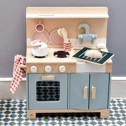 Vista 9 de Tender Leaf Toys Mini Chef Home Kitchen – Cocina de madera totalmente equipada con accesorios para cocinar – Desarrolla habilidades sociales