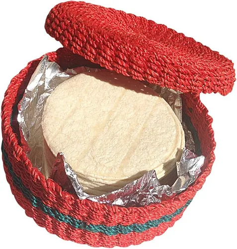Vista 2 de Cesta de tortilla de abaca hecha a mano roja