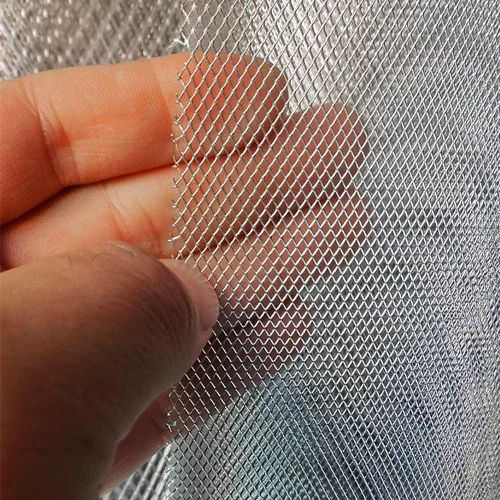 Vista 2 de Malla Universal de Plata de 40"x13" para Parrilla de Auto - Rejilla de Aleación de Aluminio para Vehículo, Agujeros Rómbicos de 1x2mm