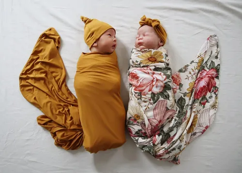 Vista 3 de DOB Baby Mommy and Me - Conjunto de bata, manta de envolver y moño para bebé, color miel, sombrero y lazo para bebé, niño o niña, XXL
