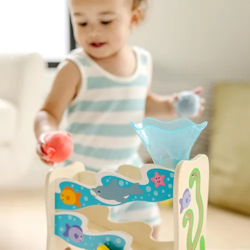 Vista 8 de Melissa & Doug Rollables Ocean Slide - Juguete de caída de pelotas de madera para bebé, 5 piezas de juguetes para bebés con temática oceánica