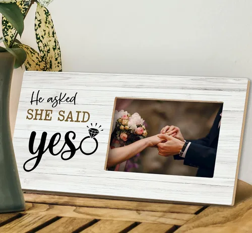 Vista 3 de SRADMO Marco de fotos con texto en inglés «He Asked and She Said Yes», regalos románticos, marco de fotos de madera de 12 x 6 pulgadas para parejas