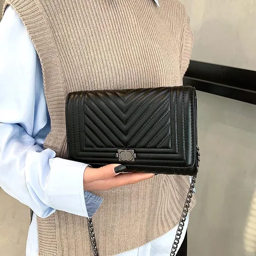 Vista 3 de Bolso cruzado pequeño de cuero para mujer, bolso acolchado negro para teléfono, bolso de mano con cadena, bolso cruzado con solapa