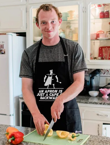 Vista 3 de ApronMen - Funny Apron For Men - BBQ Gifts for Men & Unique Gifts for Fathers - Mens Aprons for Grilling Un delantal es solo una capa