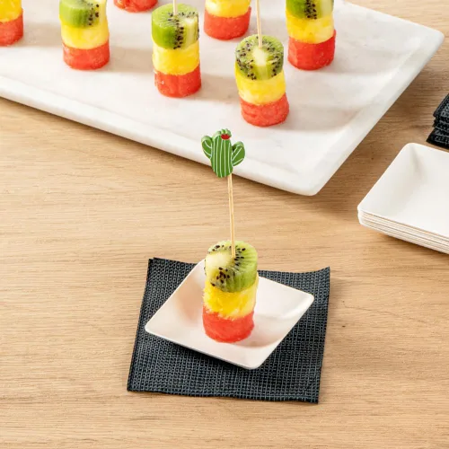 Vista 7 de Restaurantware Brochetas de bambú de 4.7 pulgadas, 100 brochetas decorativas duraderas, cactus con diseño de flores, desechables, de bambú verde
