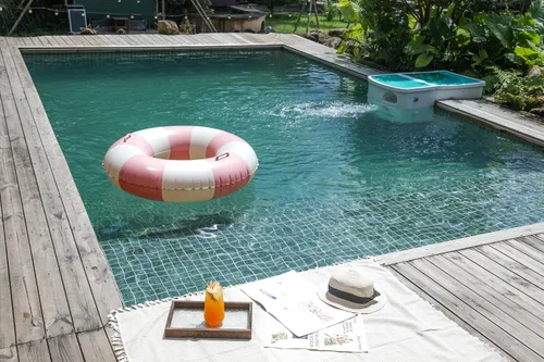 Vista 5 de Anillo de natación grande con asas para niños y adultos, tubos interiores de piscina clásicos a rayas de 35 pulgadas, flotadores inflables