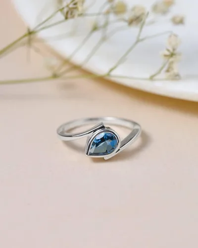 Vista 2 de YoTreasure Anillo solitario moderno en forma de pera de topacio azul Londres 925 joyería de plata esterlina