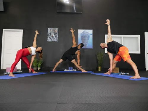 Vista 3 de CRITICAL BENCH.COM Em-Powering Yoga - Follow Along DVD