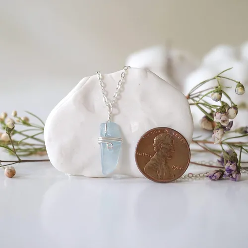 Vista 4 de Collares de encanto de cristal con piedra de nacimiento para mujer de Designs by Nature Gems