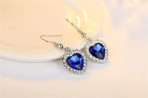 Vista 3 de HMOOY Titanic Heart of The Ocean - Juego de collar y pendientes de zafiro azul diseño de corazón azul y cristales de rubí para mujeres y niñas