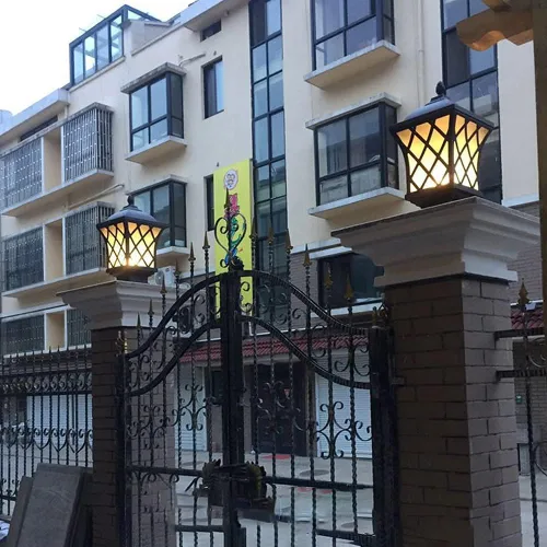 Vista 9 de Luces de columna para exteriores, lámpara de columna moderna de 18.9 ″ IP54 Luz de poste de vidrio impermeable para exteriores E26 Aluminio