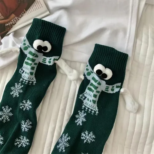Vista 5 de SEANOTGIVEUP Calcetines magnéticos para parejas tomados de la mano, divertidos calcetines de tubo medio para mujeres y hombres, regalo novedoso