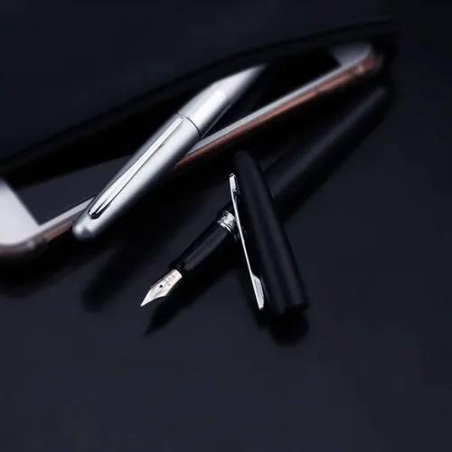 Vista 4 de Pluma estilográfica minimalista de lujo con textura de metal, punta fina, coleccionistas, regalo para hombres y mujeres, regalo profesional