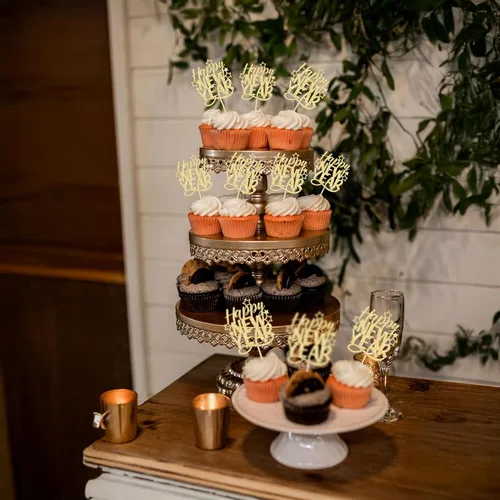 Vista 8 de 24 piezas de adornos para cupcakes de Feliz Año Nuevo 2026 de oro con purpurina, celebra el 2026, adornos de cupcakes para la víspera de Año Nuevo