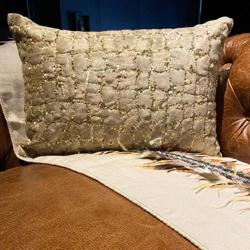 Vista 104 de The HomeCentric Fundas de almohada lumbares doradas de 12 x 14 pulgadas (11.8 x 13.8 in), de piel sintética, con diseño de animales, estilo moderno