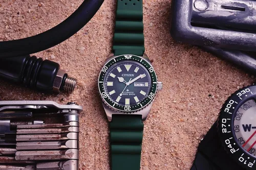 Vista 4 de Citizen Reloj analógico para hombre con esfera verde-NY0121-09X, verde, moderno, Verde, Moderno