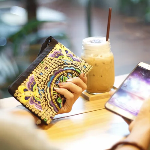 Vista 10 de Sabai Jai - Bolso de pulsera para teléfono inteligente - Carteras de embrague bordadas a mano Boho