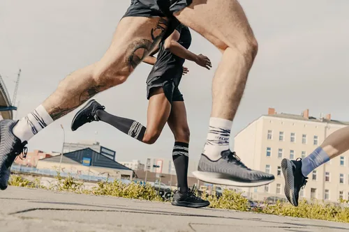 Vista 5 de CEP Calcetines altos de compresión para correr para mujer - Calcetines largos atléticos para rendimiento