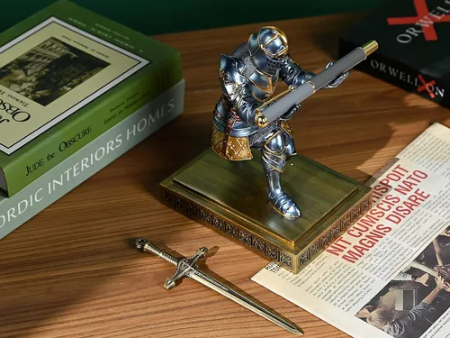 Vista 7 de King's Guard Knight - Soporte para bolígrafos, organizadores de escritorio y accesorios, soporte de resina para lápices como regalo para oficina