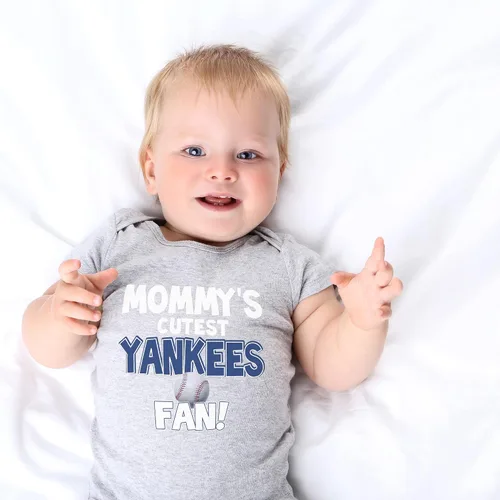 Vista 4 de NanyCrafts Baby Mommy's Cute Yankees - Mameluco para fanáticos de los Yankees