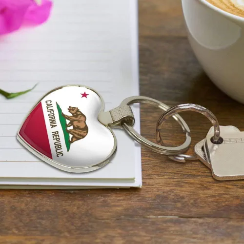 Vista 5 de GRAPHICS & MORE California Republic State Flag Keychain Heart Love Metal Key Chain Ring